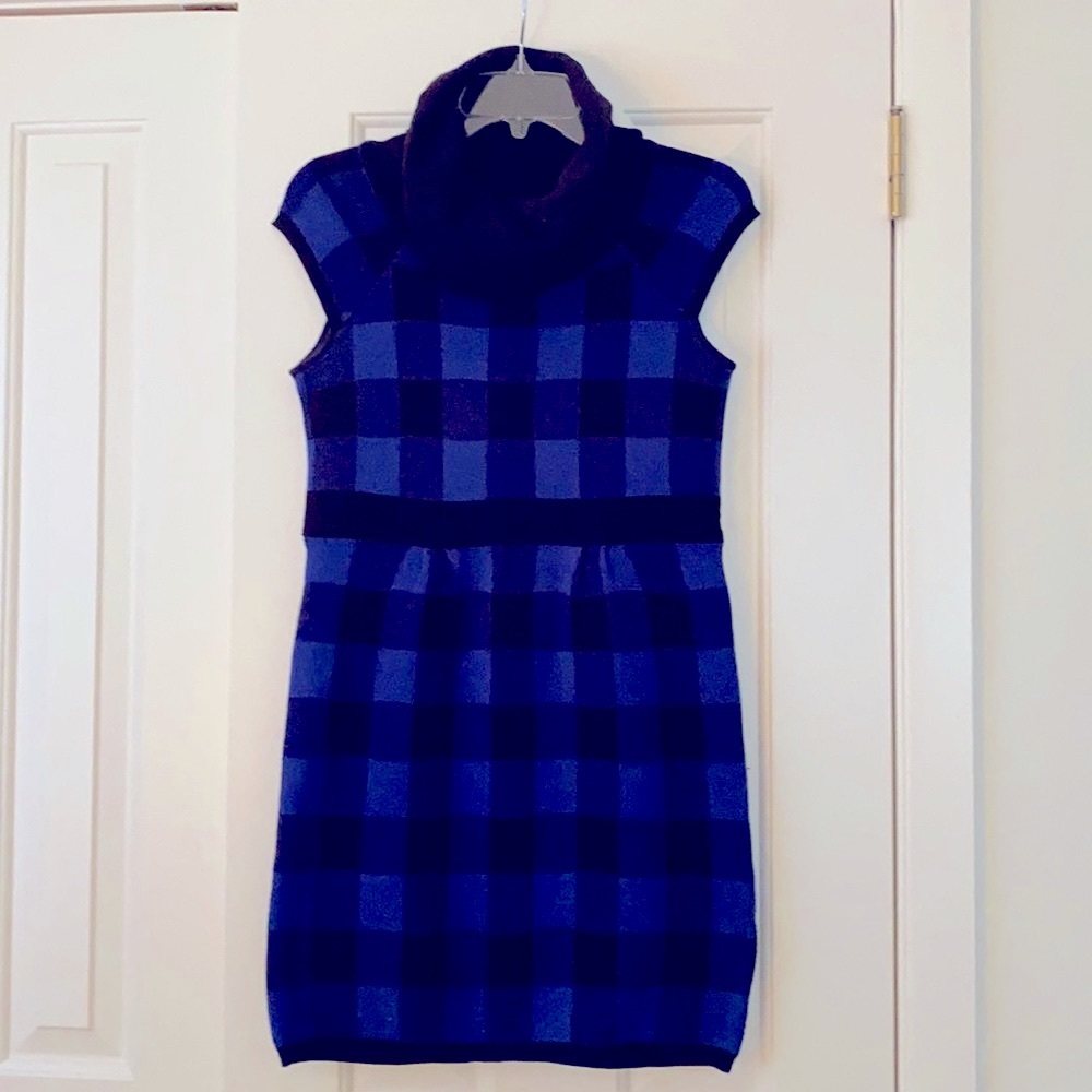 JJ always attractive dress. Can be dressed up or down 😊. Like new condition